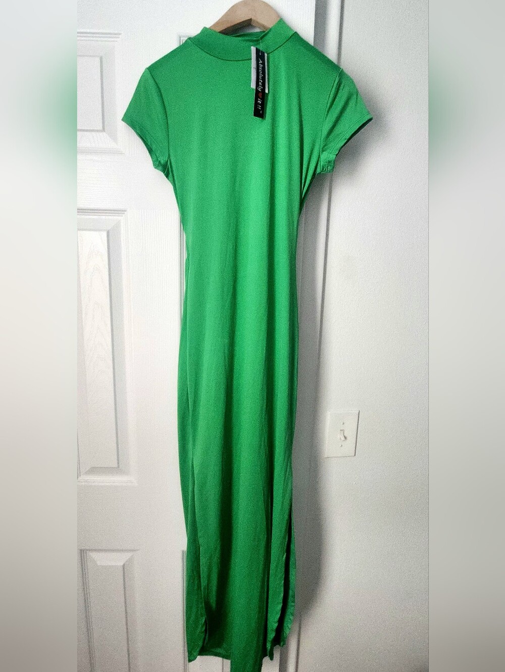 Green Maxi T-Shirt Dress with Lower Back Peephole